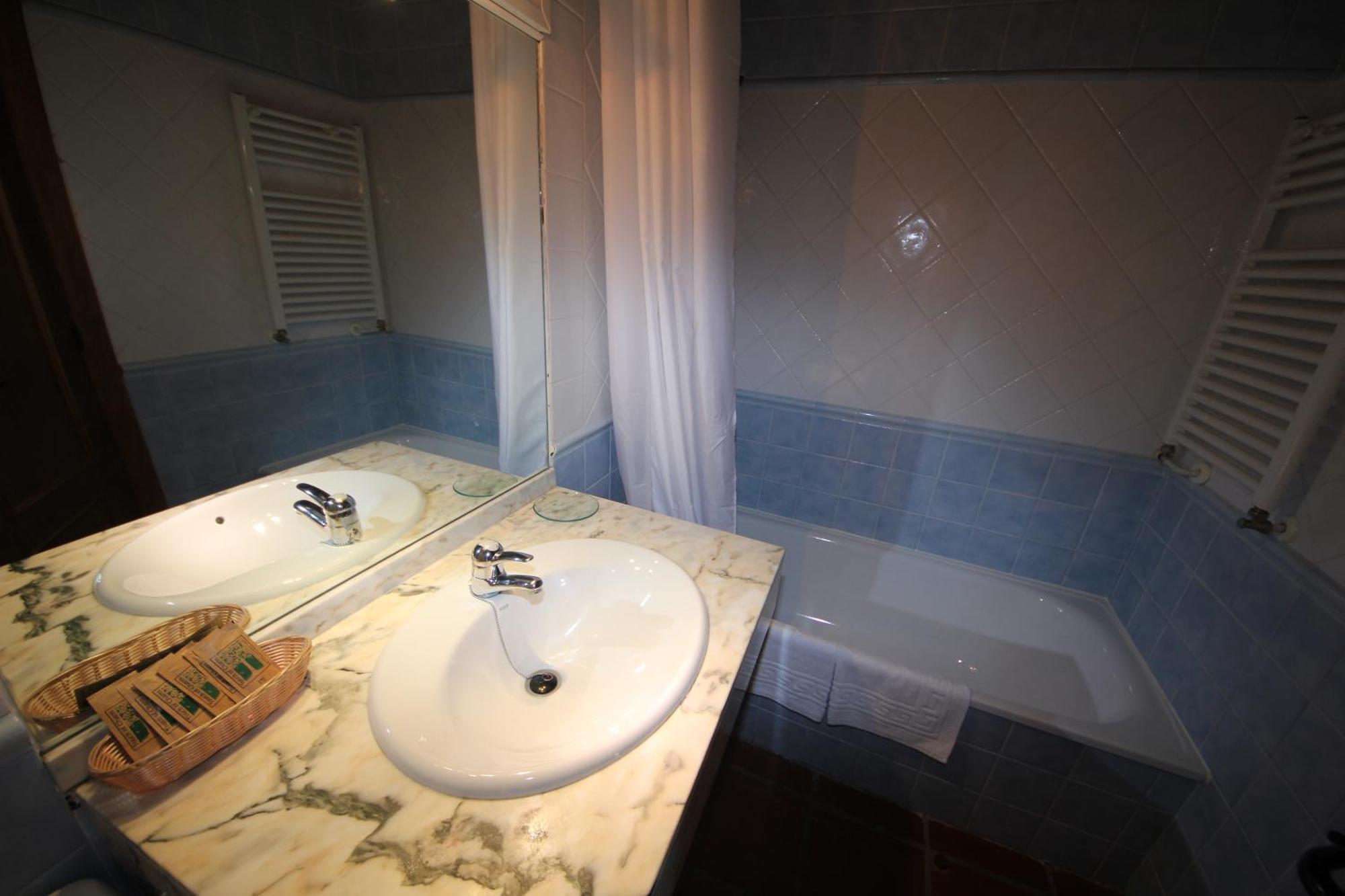 La Hospederia Del Silencio Aparthotel Robledillo de la Vera Room photo